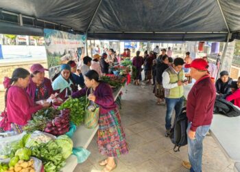 Totonicapán y Salamá realizaron Feria del Agricultor
