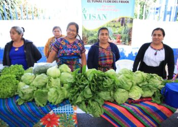 Presidente Arévalo y vicepresidenta Herrera inauguran Feria del Agricultor
