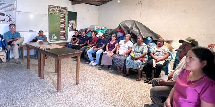 Capacitan a productores y productoras de café en plan de negocios