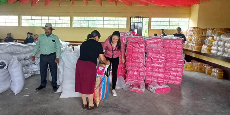 Entregan alimentos por acciones en San Lorenzo, San Marcos