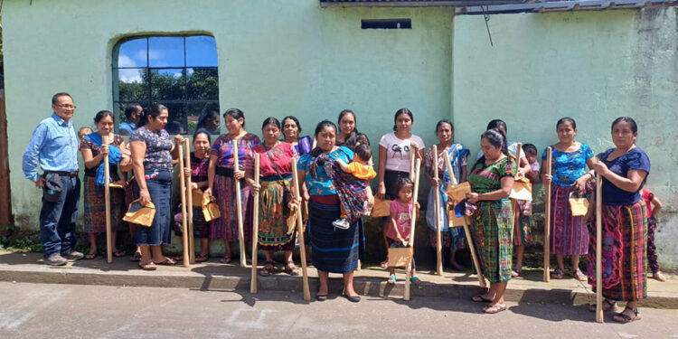 Entregan herramienta agrícola para fortalecer la producción en Sololá