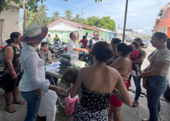 Familias de niños y niñas con desnutrición aguda reciben alimentos