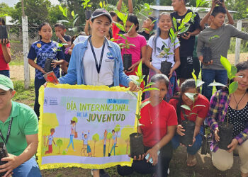 Jóvenes celebran el Día Internacional de la Juventud con jornada de reforestación en Petén