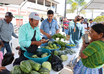 Miembros de los CADER participan en Feria del Agricultor