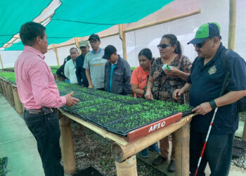 Personas con discapacidad visual visitan la Granja Integral Agropecuaria