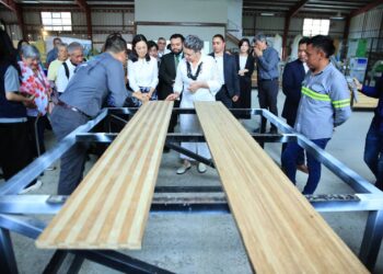 Primera Dama visita Centro de Transformación e Investigación del Bambú