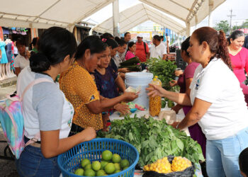 Productores de siete municipios exponen en Feria del Agricultor de Petén