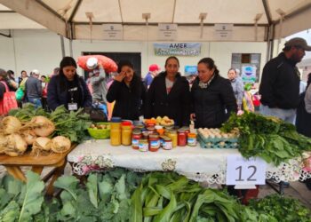 Productores ofrecen en Quetzaltenango hortalizas, verduras y frutas frescas del occidente