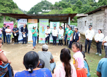 Realizan feria de servicios en San Miguel, Poptún
