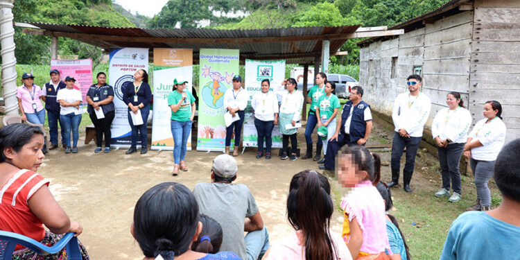 Realizan feria de servicios en San Miguel, Poptún