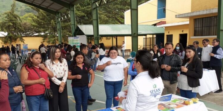 La SESAN promueve alimentación saludable en feria distrital con actividades lúdicas