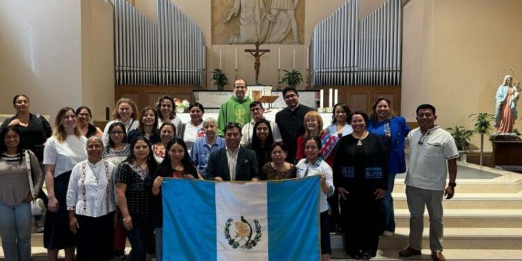 Embajada de Guatemala ante la Santa Sede celebró con comunidad guatemalteca el 203º aniversario de Independencia