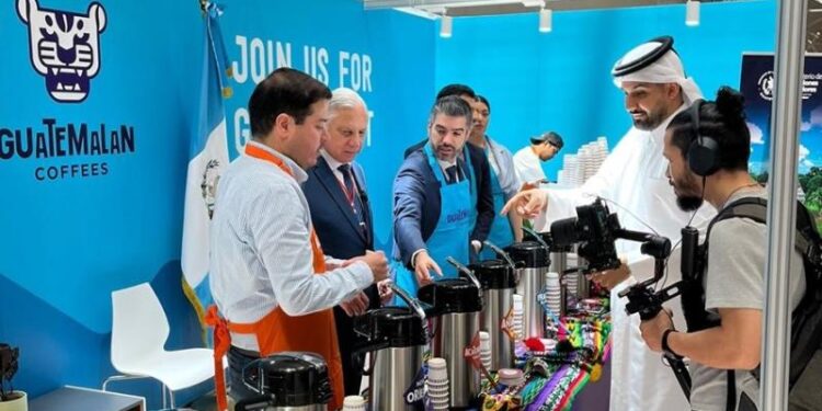 Embajada de Guatemala en Qatar promociona el café guatemalteco en feria internacional
