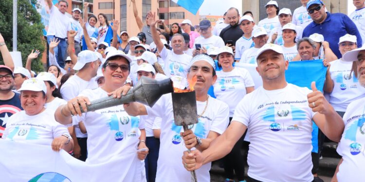 Celebramos 20 años consecutivos de llevar el fuego patrio
