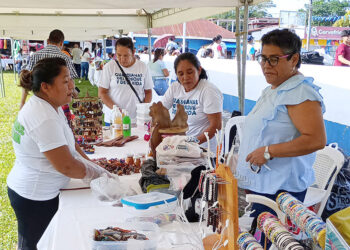 En Feria del Agricultor de San Francisco, Petén, promueve productos locales