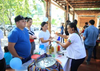 Fervor cívico brota en conmemoración de las fiestas patrias