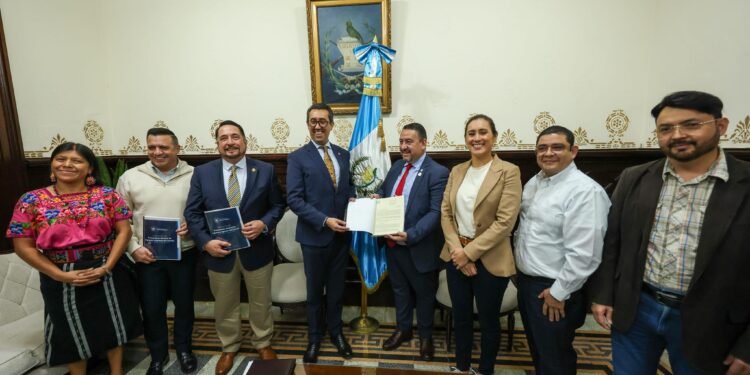 Proyecto de Presupuesto 2025  prioriza inversión social  e infraestructura  y contempla mayores mecanismos  de transparencia