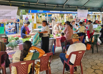 Medio centenar de productores de Chiantla participan en Feria del Agricultor