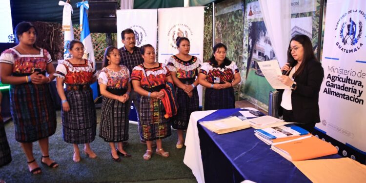 Mujeres organizadas buscan el desarrollo de Santa Lucía Utatlán