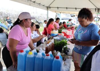San Luis Petén se llena de productos frescos en la Feria del Agricultor
