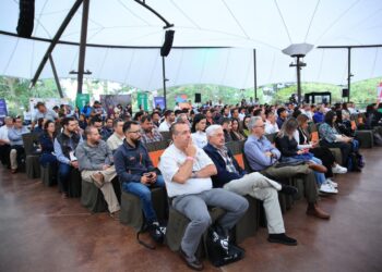 Sector de plantas, flores y follajes muestra crecimiento