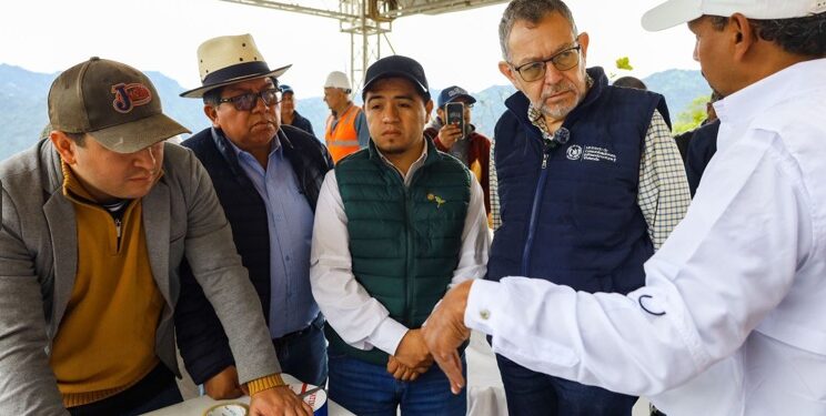 Ministro del CIV, Félix Alvarado, participó en la entrega del mejoramiento del tramo carretero Ruta Nacional 12, San Marcos