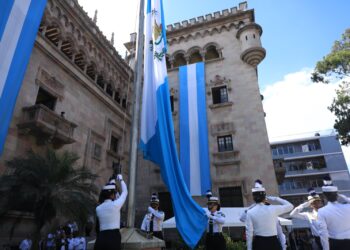 Gobernación rinde homenaje a la patria