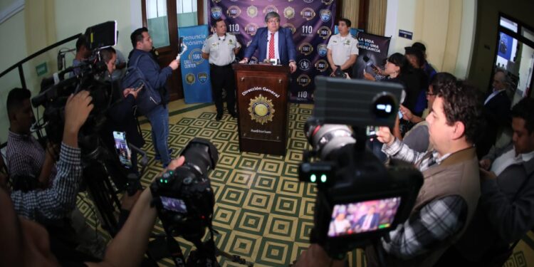 Investigadores policiales trabajan para esclarecer ataque armado contra estudiante en Colomba Costa Cuca