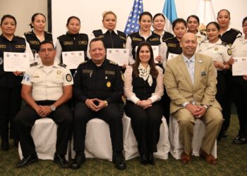 Mujeres policías finalizan curso sobre liderazgo y análisis estratégico