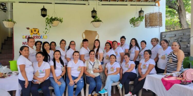 SESAN capacita sobre alimentación saludable a personal de CADIS en El Progreso