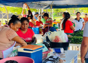 El Chal recibe a 27 productores locales en la Feria del Agricultor