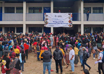 Entregan alimentos a familias a cambio de acciones comunitarias