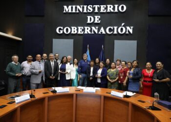 Gobernación reconoce a trabajadores jubilados por su compromiso y años de servicio