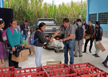Jornada de capacitación y entrega de hortalizas para implementar huertos