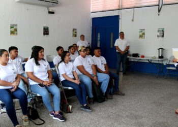 Jóvenes de los municipios de Petén culminan su Servicio Cívico