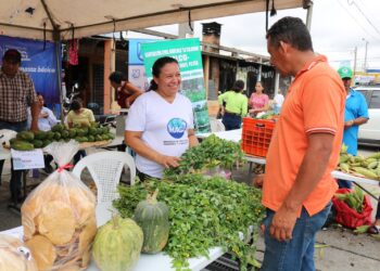 Otra exitosa Feria del Agricultor en Flores, Petén