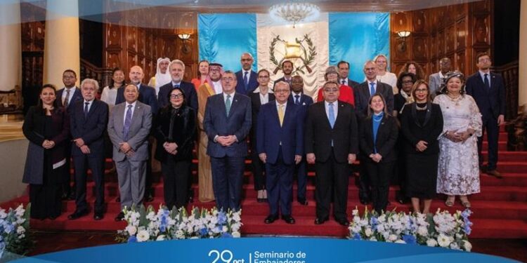 El Presidente y el Canciller de Guatemala inauguran el “Seminario de Embajadores Concurrentes”