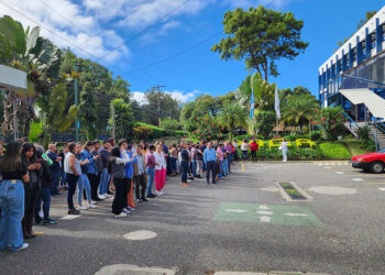 Se activan protocolos de emergencia por sismo