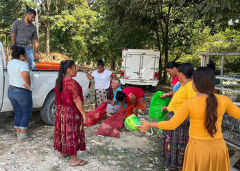 Se entregaron aves mejoradas en Petén