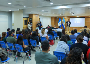 Estudiantes de salud conocen más sobre la importancia de la inocuidad de los alimentos
