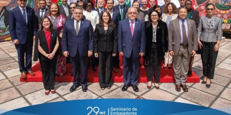 El Minex conmemora el Día de Todos los Santos con actividades culturales junto al Cuerpo Diplomático y Embajadores Concurrentes