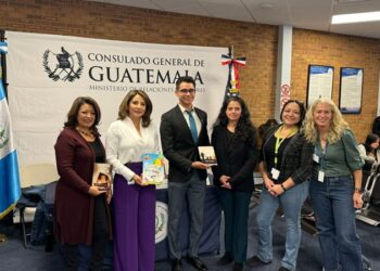 Consulado guatemalteco en Denver, EE. UU., inaugura sala de lectura para la comunidad