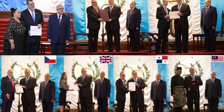 Embajadores de siete países entregan cartas credenciales al Presidente de Guatemala