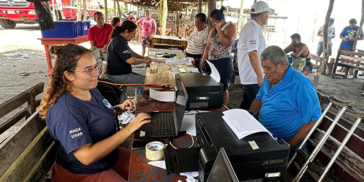 Continúan las jornadas de registro de pescadores en Escuintla