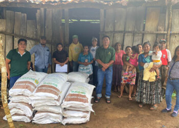 Entregan abono orgánico a familias de Petén