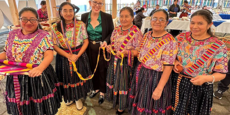 Encuentro de Mujeres “Con Luz Propia” se realizó en Quetzaltenango