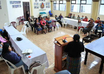 Intercambian experiencias sobre huertos comunitarios