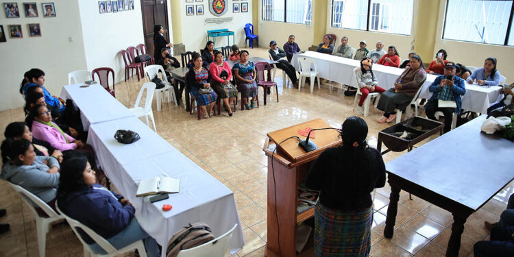 Intercambian experiencias sobre huertos comunitarios