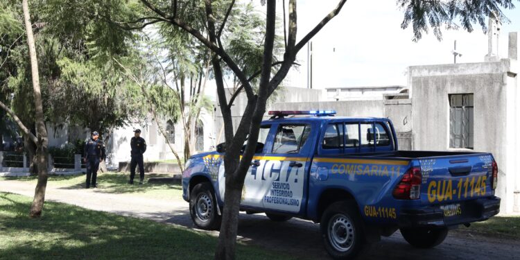 PNC garantiza protección de visitantes a cementerios del país