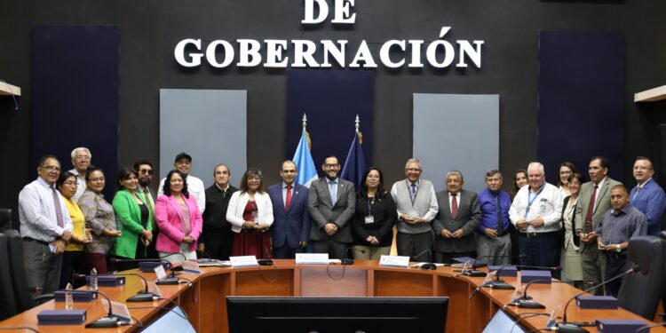 Rinden homenaje a trabajadores jubilados de Gobernación